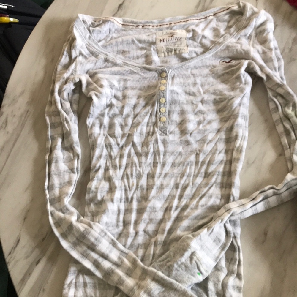 Hollister tee